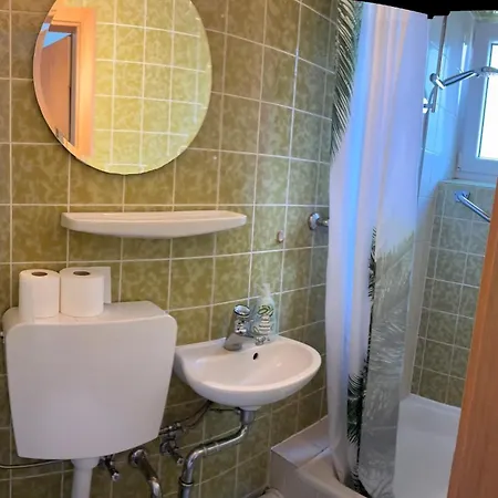 Haus Sissi Apartamento *